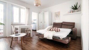 A modern bedroom with a bed, a desk, and a chair. - Studio apartment a few steps from Piazza Grande and the lakefront (CITY 1) (Locarno)