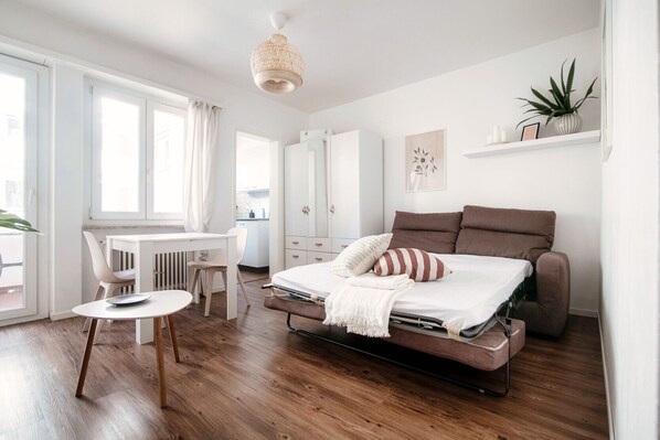 Iron/ironing board, free WiFi, bed sheets