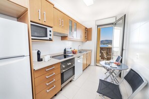 Réfrigérateur, micro-ondes, four, lave-vaisselle