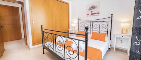 3 chambres, fer et planche Ă repasser, accĂšs au Wi-Fi (inclus)