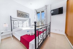 3 chambres, fer et planche à repasser, Wi-Fi gratuit, draps fournis