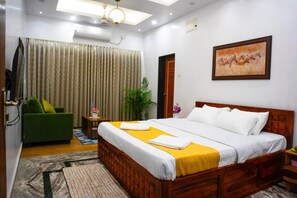 3 bedrooms, desk, iron/ironing board, free WiFi