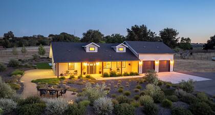 Brand-new Farmhouse Style Ranch w/Fire Pit in the heart of Paso Robles!