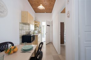 Kühlschrank, Mikrowelle, Ofen, Wasserkocher