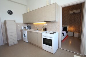 Full-size fridge, microwave, oven, stovetop - Villa Ariadni Crete (Agios Vasileios)