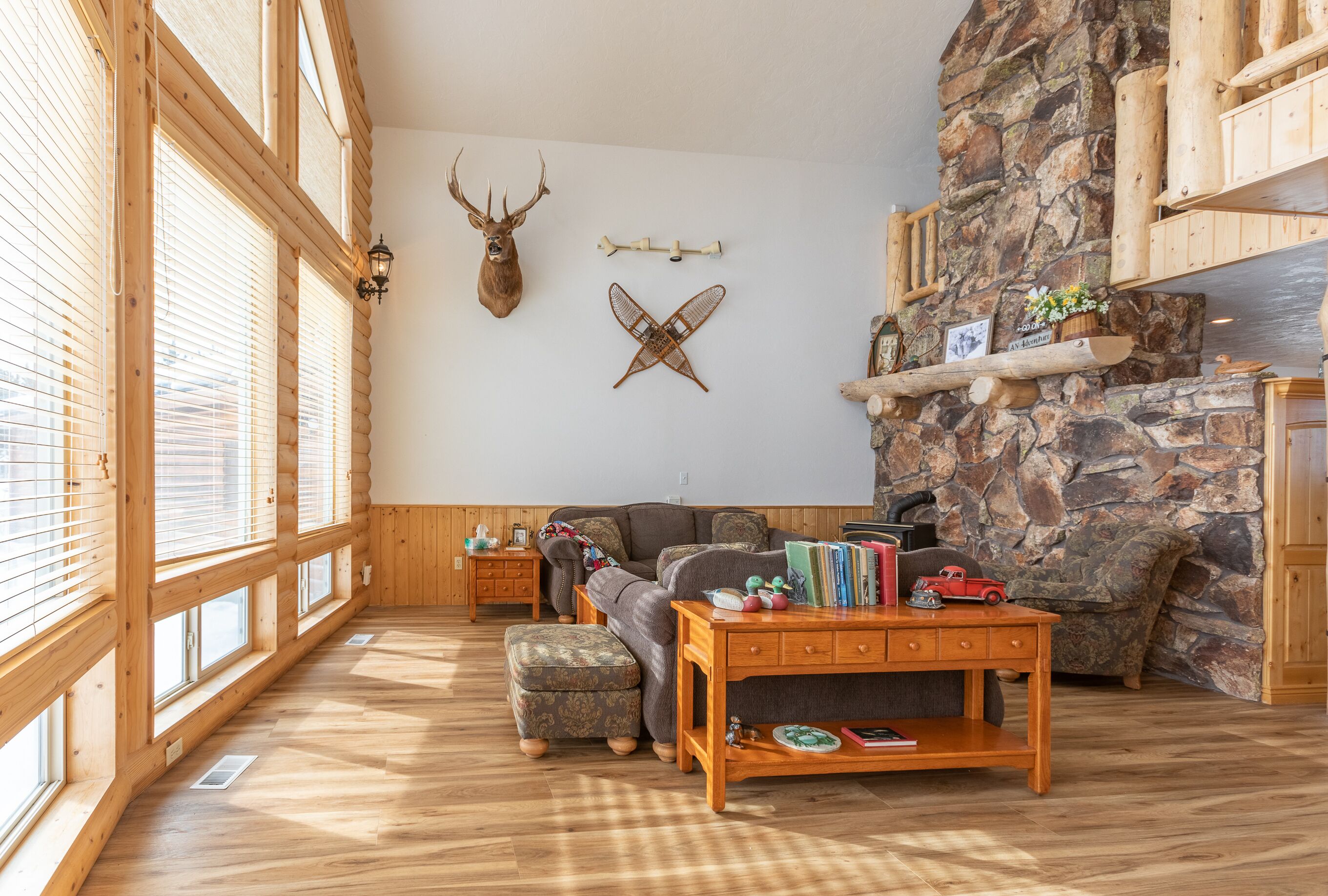 KABINO: Riverfront on Henrys Fork A/C Boat Launch Foosball Pool Table Huge Yard Garage WIFI