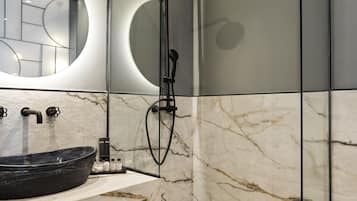 Superior Double Room with Balcony | Bathroom | Shower, rainfall showerhead, free toiletries, hair dryer