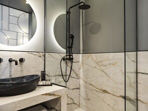 Superior Double Room with Balcony | Bathroom | Shower, rainfall showerhead, free toiletries, hair dryer - Athens City View Urban Suites (Athens)