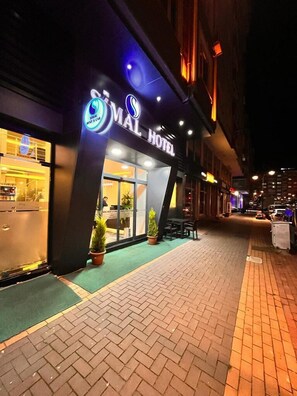 Vista frontal de la propiedad