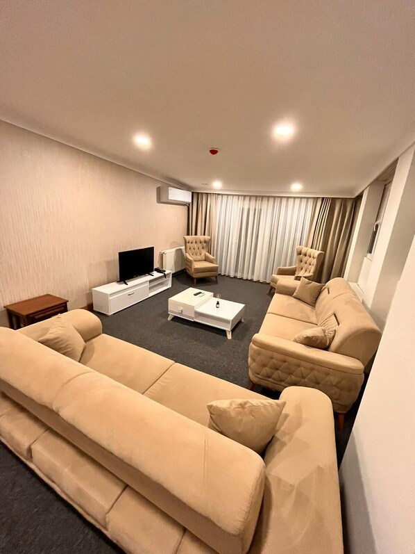 Exclusive Penthouse, 1 Bedroom | Living area | 80-cm LCD TV with satellite channels