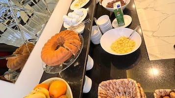 包每日自助早餐