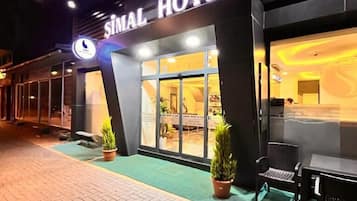 المنشأة من الخارج