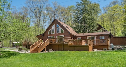 Cabin at Slope's Edge