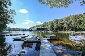 Guests can enjoy serene lake views from the dock, surrounded by lush greenery.