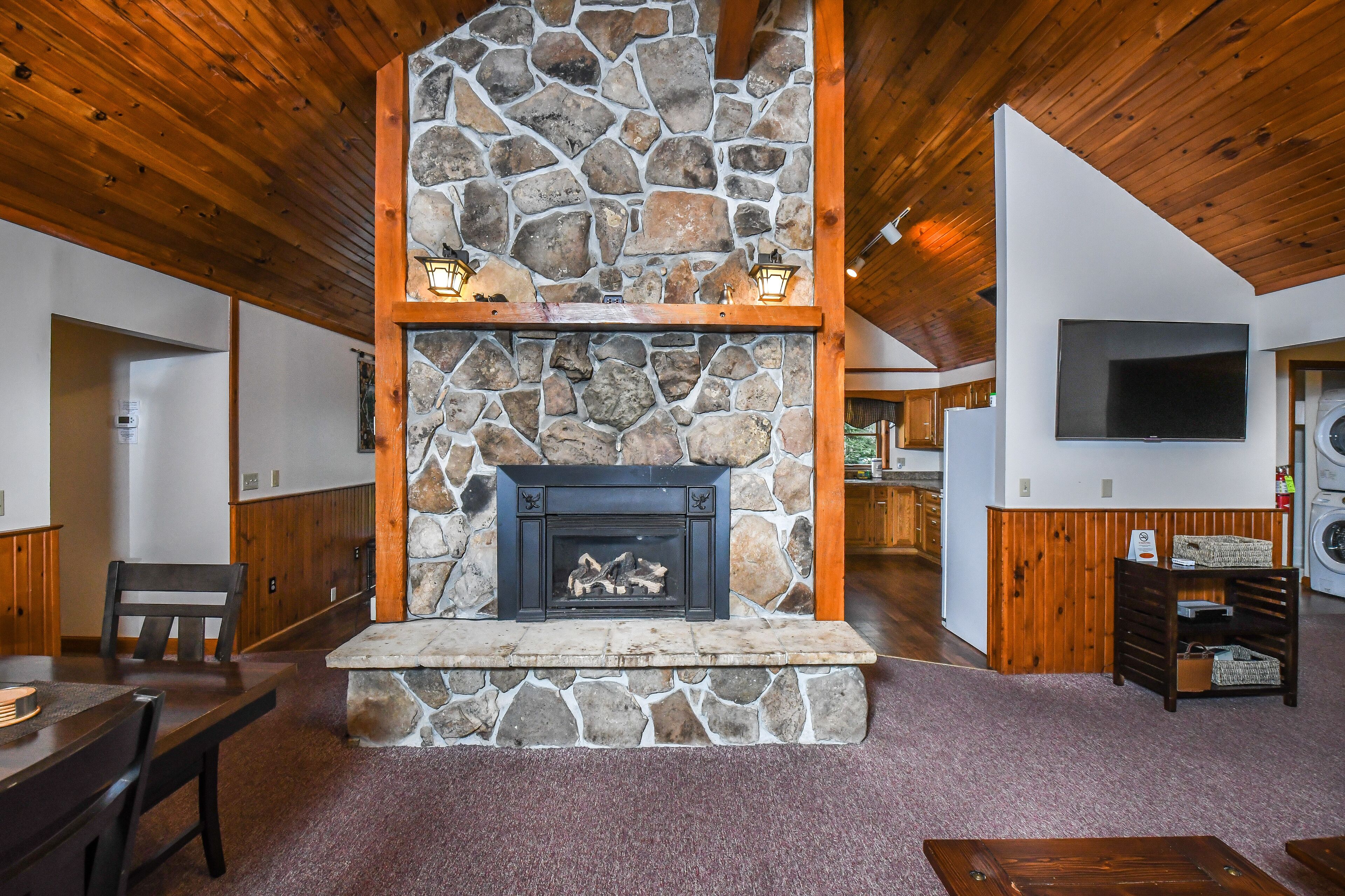 House, Multiple Beds, Fireplace, Mountain View | Interior