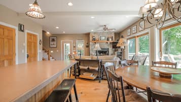 House (4 Bedrooms) | Property amenity