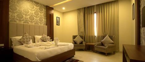 Deluxe Double or Twin Room | Desk, free WiFi, bed sheets
