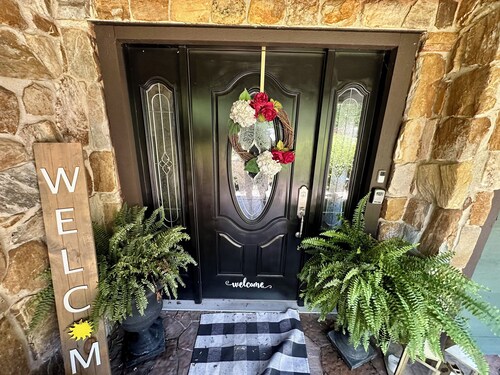 Gorgeous Home with a Pool and Hot Tub just minutes to all area beaches!