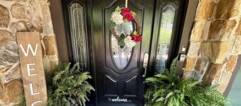 Gorgeous Home with a Pool and Hot Tub just minutes to all area beaches!