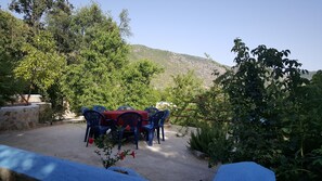 Outdoor dining - Gite Talassemtane, a cosy guesthouse in the middle of nature in Chefchaouen area (Chefchaouen)