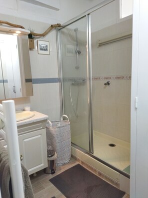 Shower, hair dryer, soap, toilet paper - Pleasant, cocooning 3min walk from the beach (Argelès-sur-Mer)