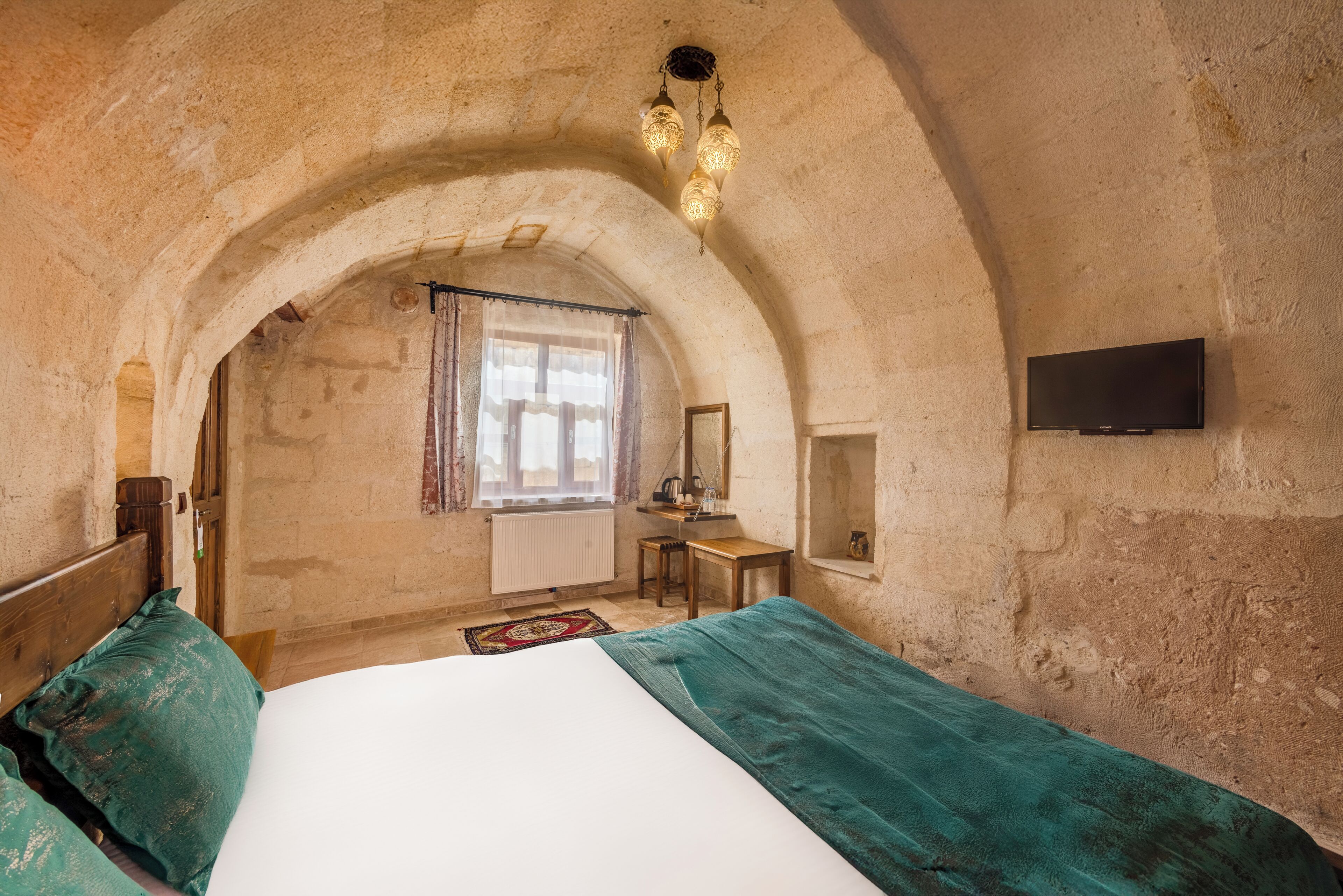 Economy Cave Room | 高級寢具、獨特設計、獨特裝修、手提電腦工作空間