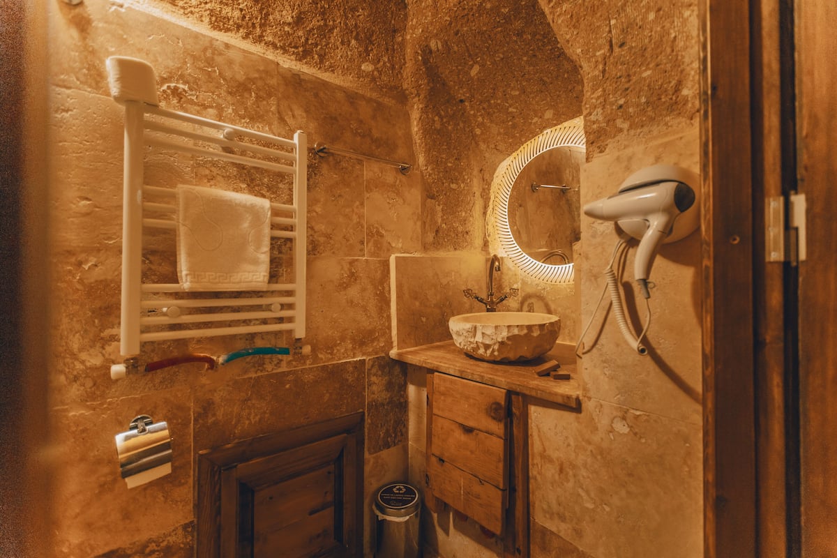 Economy Cave Room | Premium bedding, individually decorated, individually furnished