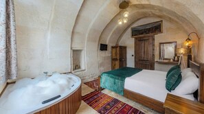 Royal Room | Egyptian cotton sheets, premium bedding, individually decorated - Zula Cave House (Ürgüp)