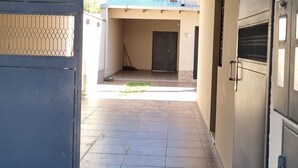 المنطقة المحيطة بالمنشأة