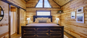 PROMO 10%OFF| Spacious Pet-Friendly Cabin w/ Playground, Hot Tub & Fire Pit