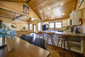 Fridge, microwave, oven, stovetop - PROMO 10%OFF| Spacious Pet-Friendly Cabin w/ Playground, Hot Tub & Fire Pit (Broken Bow)