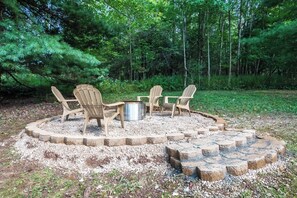 House (4 Bedrooms) | Property amenity - Captain's Cabin by Taylor Made Deep Creek (McHenry)