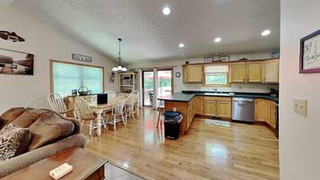 House (4 Bedrooms) | Property amenity