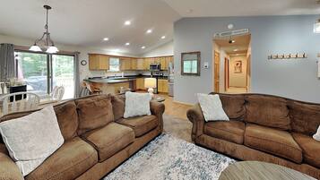 House (4 Bedrooms) | Property amenity