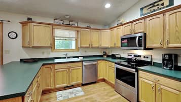 House (4 Bedrooms) | Property amenity