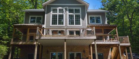 House (5 Bedrooms) | Exterior