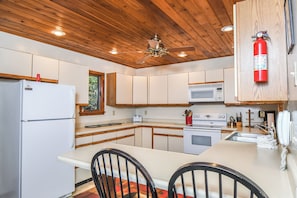 House (3 Bedrooms) | Property amenity