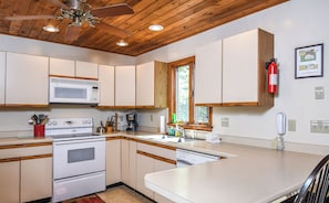 House (3 Bedrooms) | Property amenity