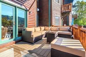 Studio (5 Bedrooms) | Property amenity - Cedar Shores Villa 03 by Taylor Made Deep Creek (McHenry)