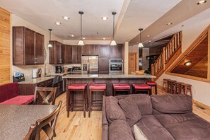 Studio (5 Bedrooms) | Property amenity - Cedar Shores Villa 03 by Taylor Made Deep Creek (McHenry)