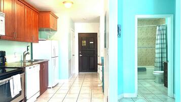 Microwave, dishwasher, coffee/tea maker, cookware/dishes/utensils