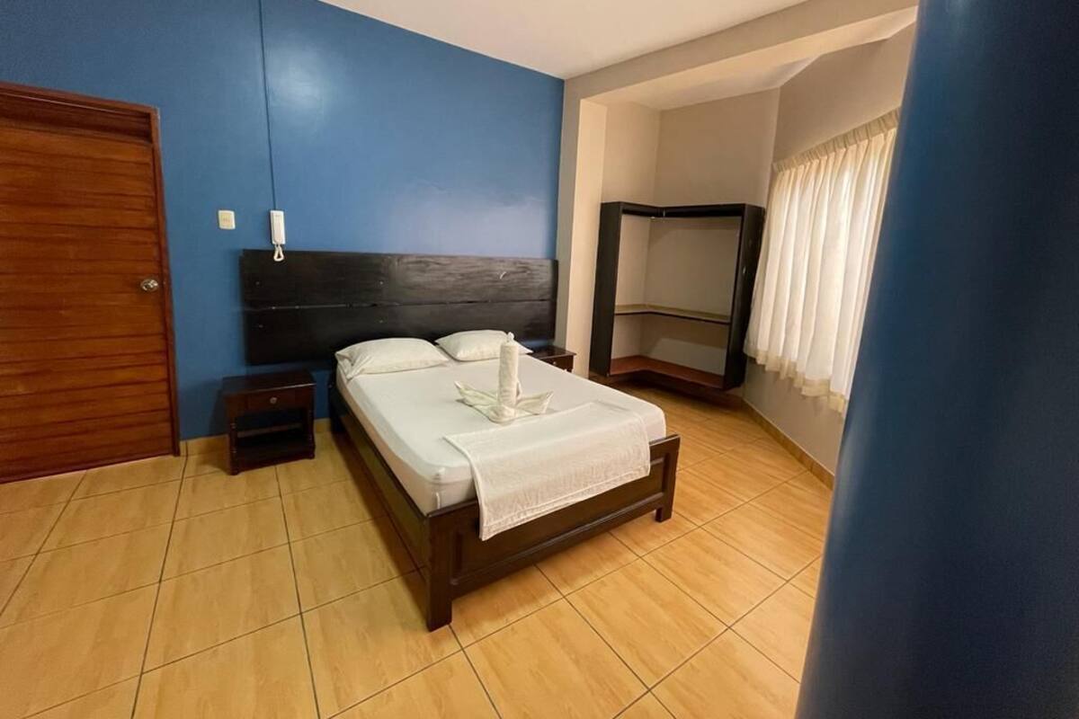 Basic Double Room | Laptop workspace, free WiFi, bed sheets