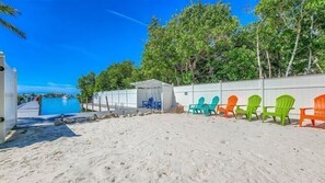 Property grounds - Shore Thang at Vaca Cove 4 Bedrooms 3 Baths, Pool, Ocean View with Dock (Marathon)