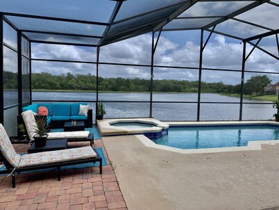 Luxury Lake Home near parks and MCO airport. Private Pool and spa. Themed rooms.