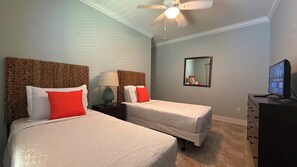 4 室のベッドルーム、WiFi (無料)、ベッドシーツ