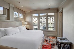 Condo, 4 Bedrooms | 4 bilik tidur, seterika/papan seterika, katil bayi/kot (surcaj) 