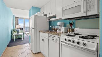 Condo, 1 Bedroom | Private kitchen | Fridge, oven, coffee/tea maker, toaster