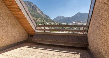1er Ă©tage, vue panoramique, balcon, parking, tĂ©lĂ©vision, casier Ă ski, 26mÂČ, Serre Chevalier