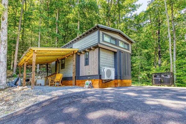 A cabin with a covered porch, a small deck, and a gravel driveway. - Smoky Mtn Tiny Home+Hot Tub, Fire Pit & Views+2 miles to the Smokies (Sevierville)