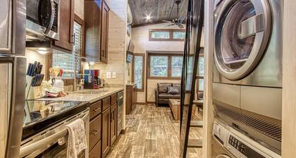 LUXURY Tiny Homes-BEST VIEWS OF THE SMOKIES- Hot Tubs, Fire pits, Privacy